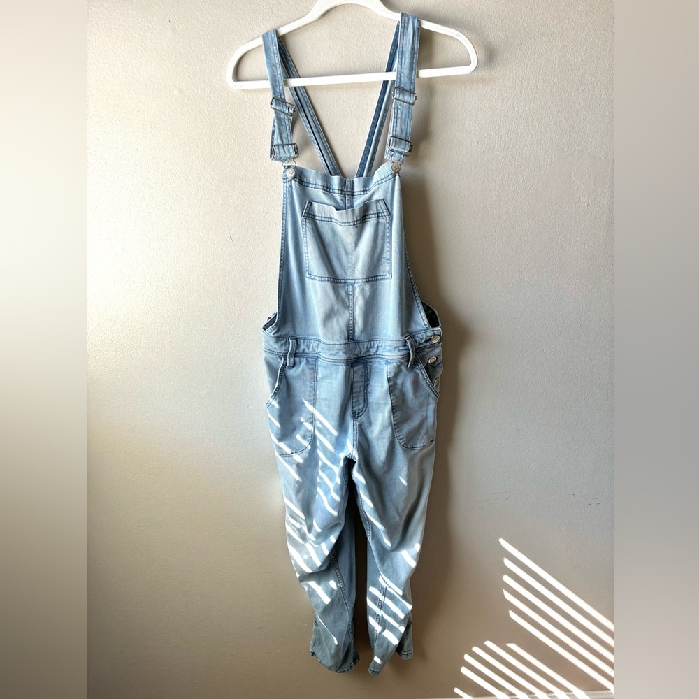 Level 99 Light Wash Denim Overalls – Size Large